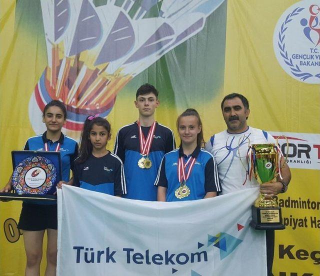 Badminton Türkiye Şampiyonası’na Erzincanlı Sporcular Damgasını Vurdu