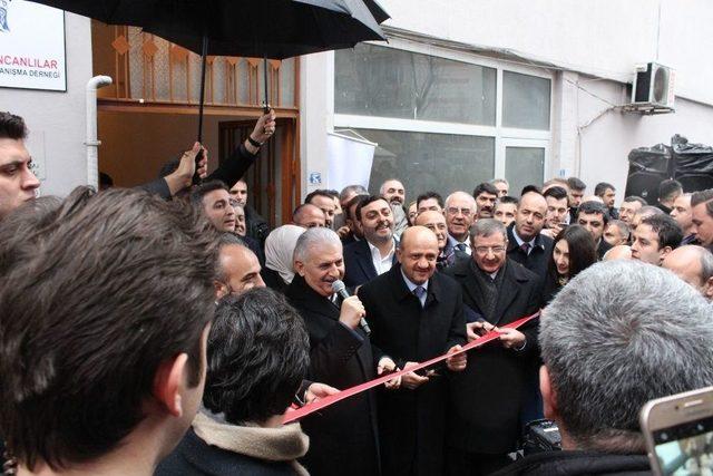 Başbakan Yıldırım, Kocaeli Erzincanlılar Derneği’nin Açılışını Yaptı