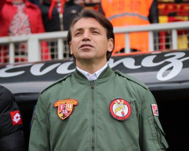 Tamer Tuna Pilot Ceketiyle Sahada 1