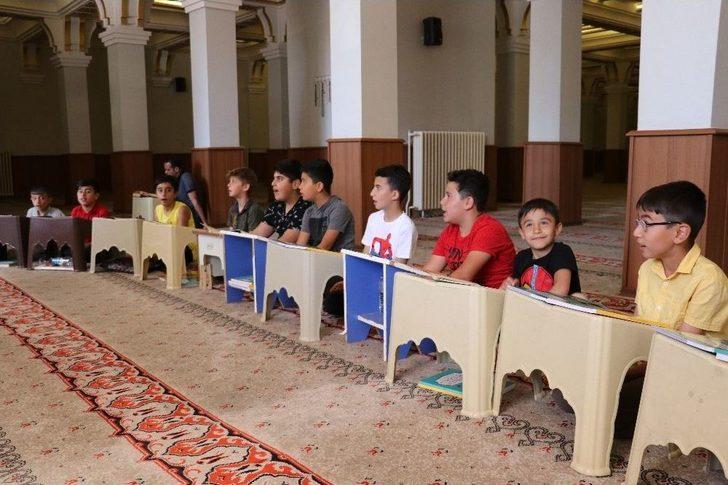 Van’da Camiler Çocuklarla Şenlendi G5