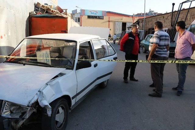 ’dur’ İhtarına Uymayan Otomobil Yunus Timlerine Çarptı