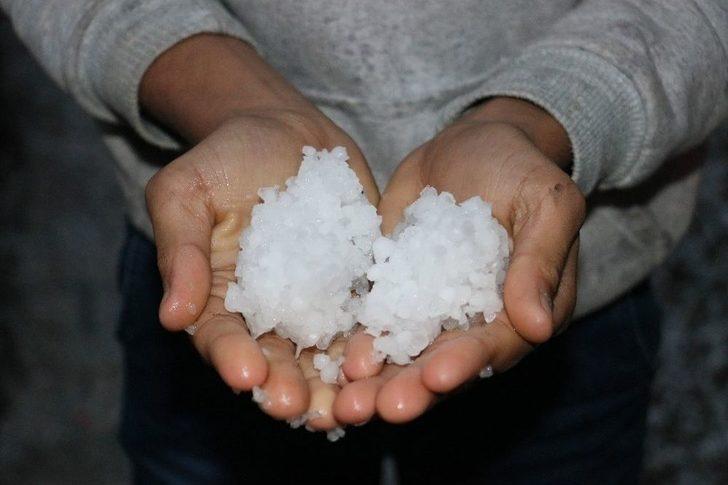 Adanalılar Fındık Büyüklüğündeki Doluyla Kar Topu Oynadı G5