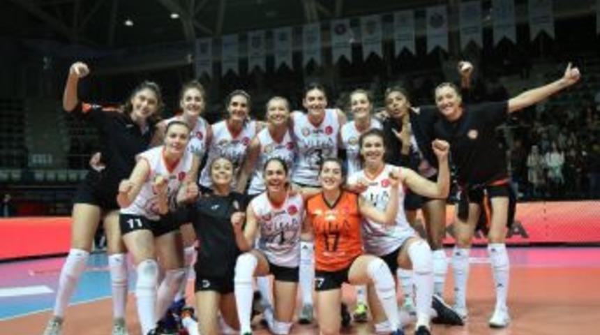 Eczacıbaşı Vitra, Lig Etabını Galibiyetle Kapadı