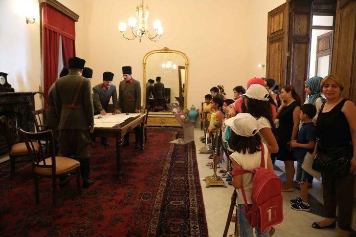 Bayraklı’da Minikler Atatürk Müzesini Gezdi