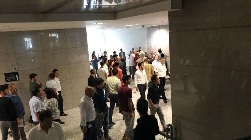 İstanbul Adliyesinde Tekme Tokatlar Havada U&ccedil;uştu