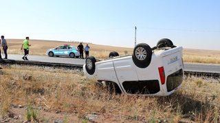 Şarampole Yuvarlanan Araçtan Yaralanmadan Çıktılar