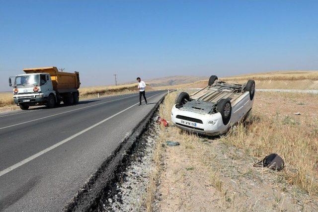 Şarampole Yuvarlanan Araçtan Yaralanmadan Çıktılar