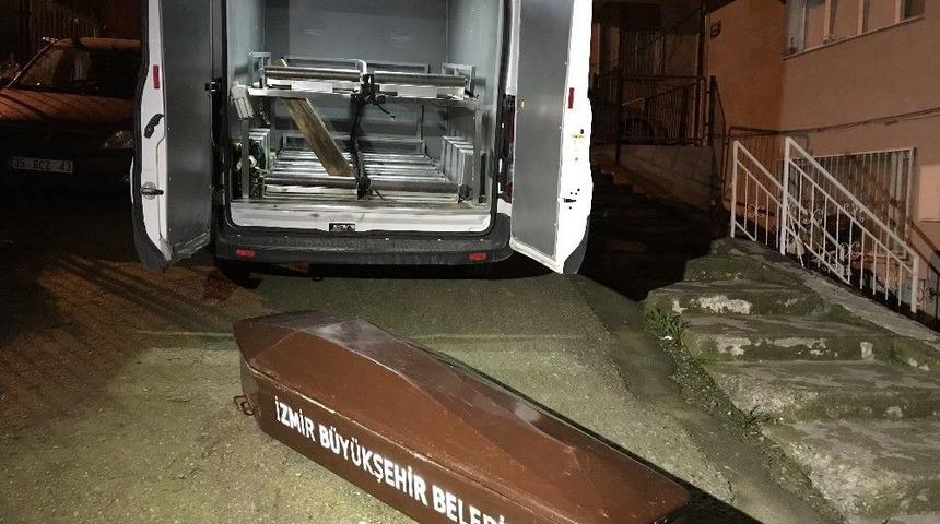 İzmir&rsquo;de Ş&uuml;pheli &Ouml;l&uuml;m