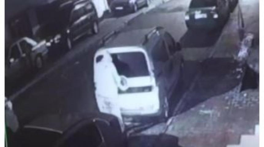 (&ouml;zel Haber) Sultangazi&rsquo;de Mahalleliyi Canından Bezdiren Oto Hırsızı Kameralara Yakalandı