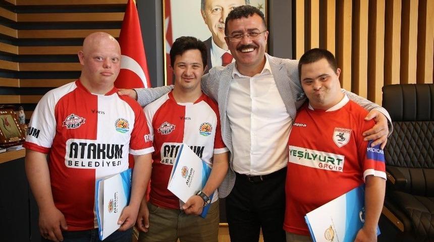 Down Sendromlu 3 Gen&ccedil; S&ouml;zleşme İmzaladı