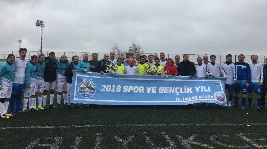 Başkan Akg&uuml;n, T&uuml;rkiye Veteranlar Ligi&rsquo;nde Sahaya İndi