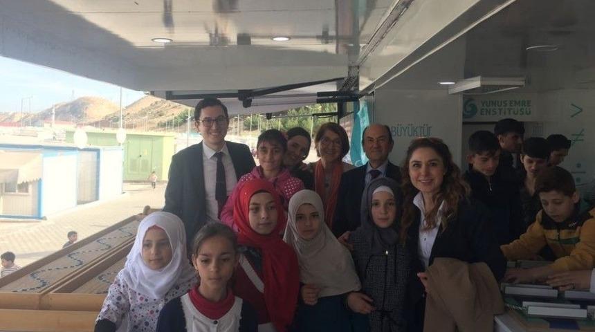 Matematik M&uuml;zesi, Savaş Mağduru &Ccedil;ocukların Ayağına Gitti