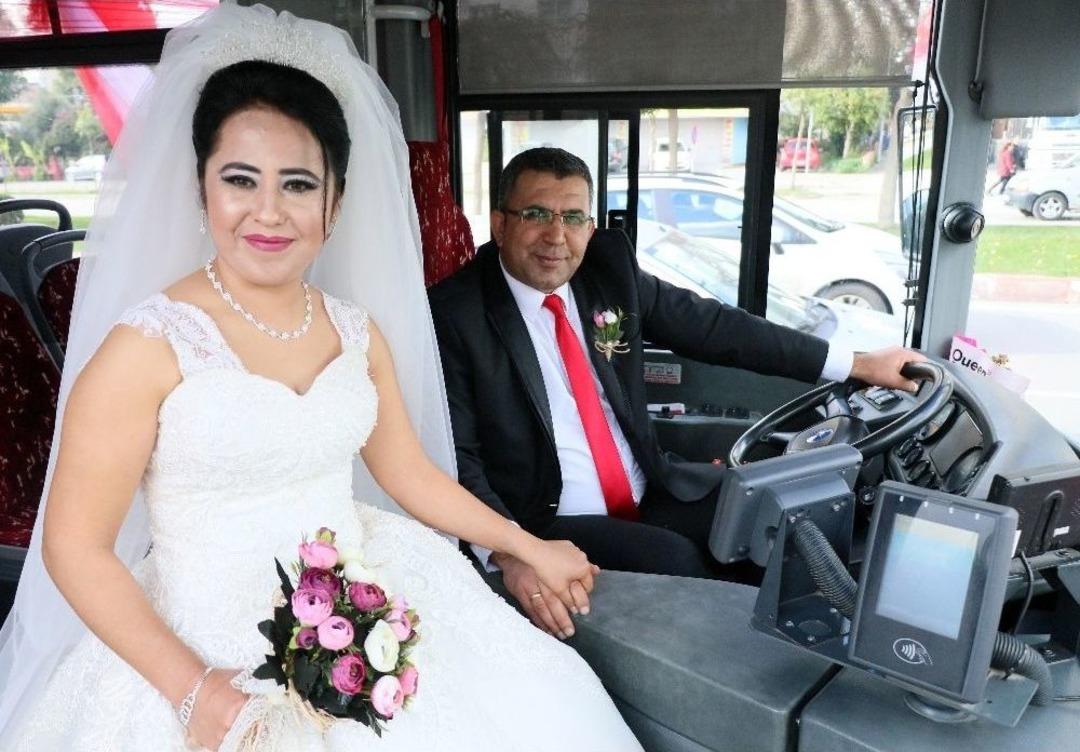 Şof&ouml;r &Ccedil;iftin Gelin Arabası Kullandıkları Belediye Otob&uuml;s&uuml; Oldu