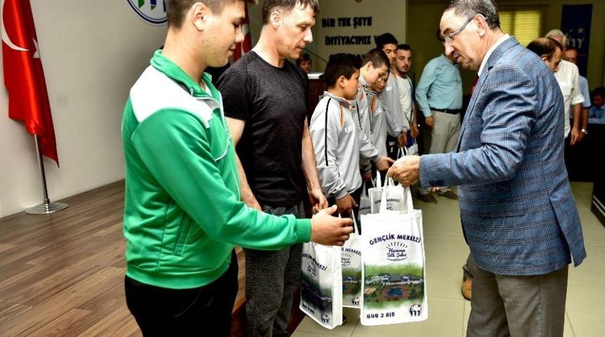 Kurtulan&rsquo;danbaşarılı Sporculara &Ouml;d&uuml;l