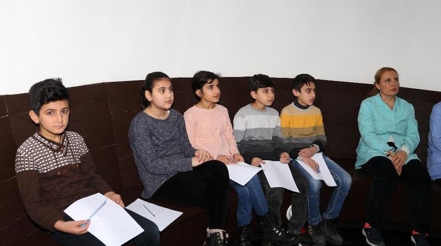 T&uuml;rk Kızılayı&rsquo;nın T&uuml;rkmen &Ccedil;ocukları M&uuml;zede