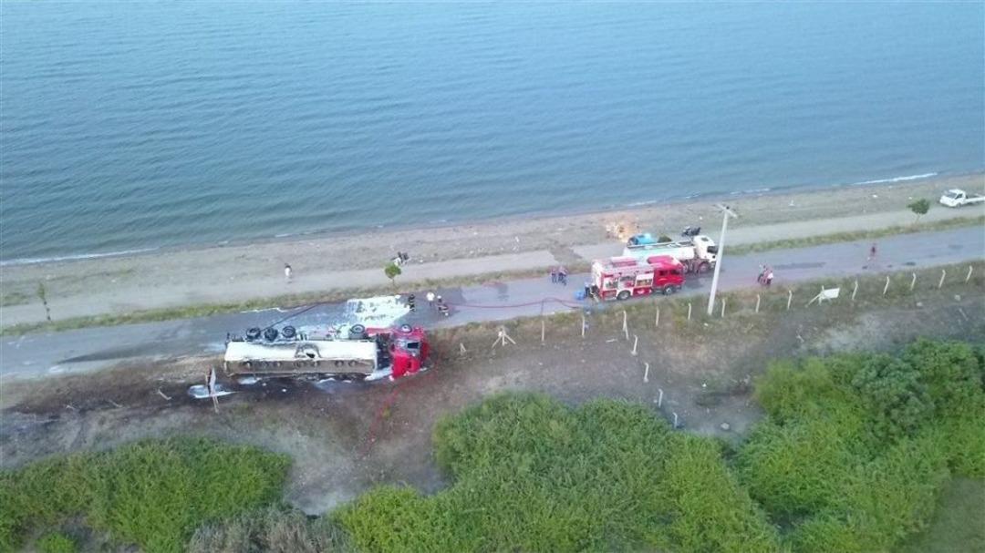 Metanol Y&uuml;kl&uuml; Tanker Devrilip Alev Aldı