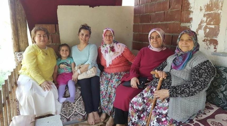 Vali B&uuml;y&uuml;kakın&rsquo;ın Eşi Figen B&uuml;y&uuml;kakın Şehit Ailelerini Ziyaret Etti