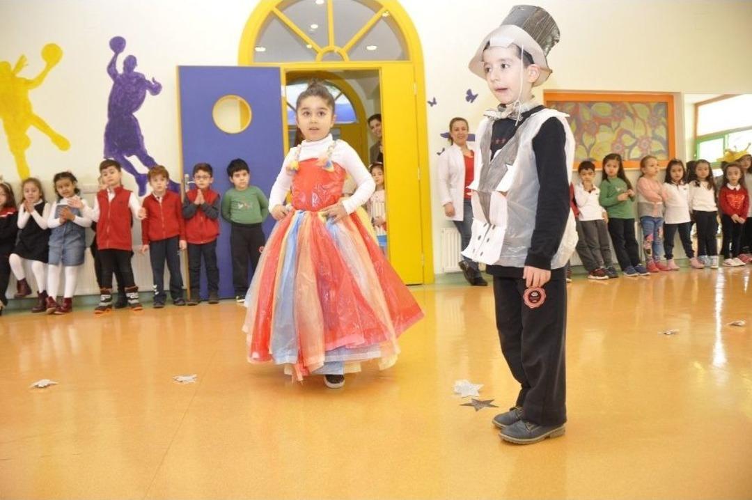 Minik &Ouml;ğrenciler &Ccedil;evre İ&ccedil;in Podyumda