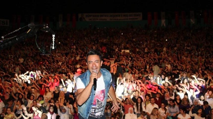 İlyas Yal&ccedil;ıntaş&rsquo;la Akşehir&rsquo;de Romantik Gece