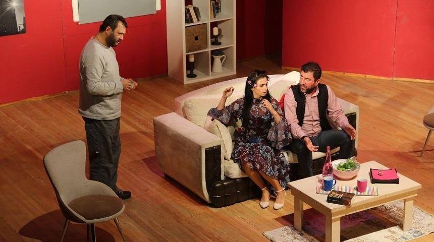 B&uuml;y&uuml;kşehir&rsquo;de Tiyatroseverleri Unutmadı