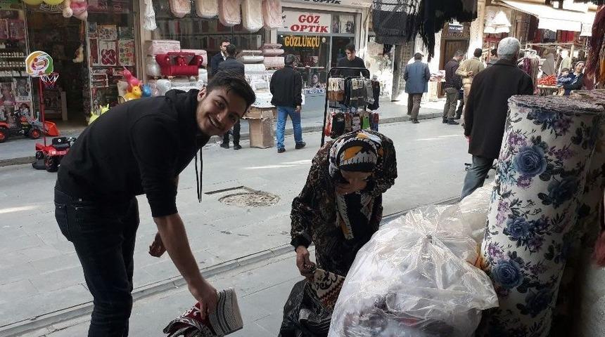 Hayırsever Esnaftan Askıda Namazlık Uygulaması