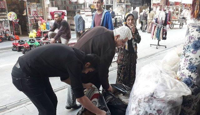 Hayırsever Esnaftan Askıda Namazlık Uygulaması