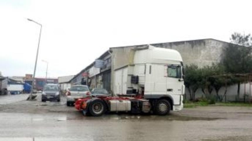 Samsun&rsquo;da Tırın Dorsesi &Ccedil;alındı