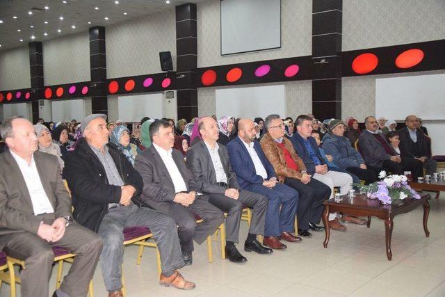 İlahiyat&ccedil;ı Yazar &Ouml;mer D&ouml;ngeloğlu, Afyonkarahisar&rsquo;da Konferans Verdi 1