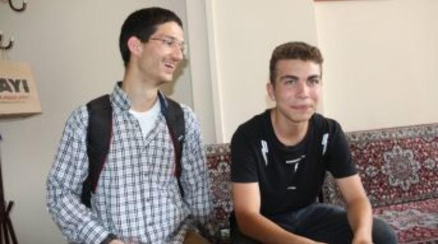 Dağ Da Mahsur Kalan İki Gen&ccedil; Kurtarıldı