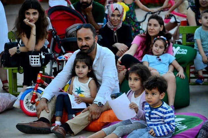 Çocuklar Hem Eğleniyor Hem Öğreniyor G2