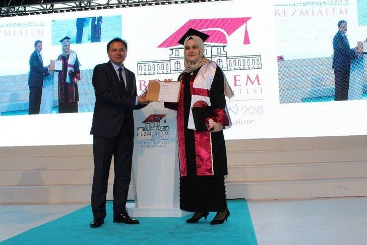 Bezmiâlem’de Mezuniyet Heyecanı G4