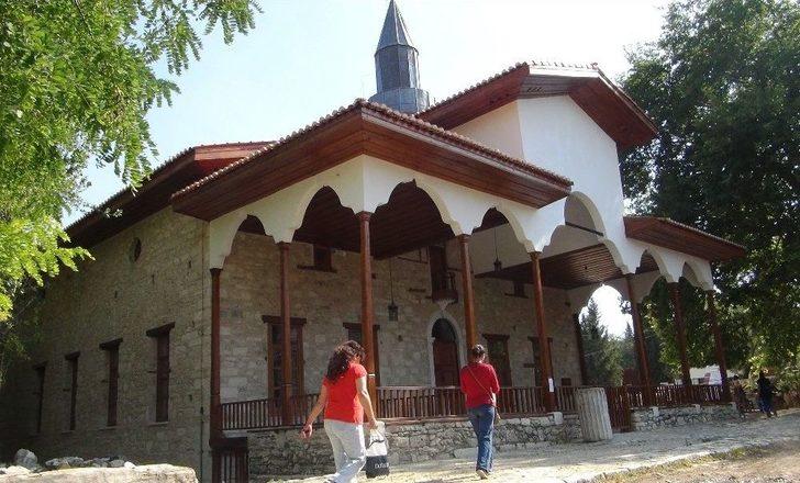 600 Yıllık ’sadaka Taşı’ Hayvanlara Umut Oldu G2