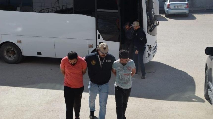 Sosyal Medyada Ter&ouml;r Propagandası Yapanlara Operasyon: 12 G&ouml;zaltı