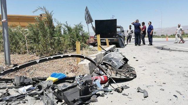 Erzincan’da Trafik Kazası: 4 Yaralı