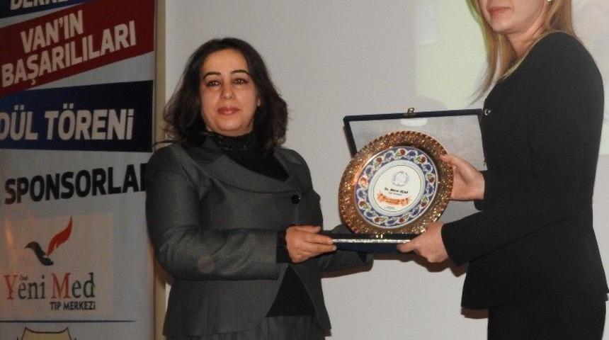 Kaymakam U&ccedil;ar&rsquo;a &rsquo;yılın Fark Oluşturan Kadın B&uuml;rokratı&rsquo; &Ouml;d&uuml;l&uuml;