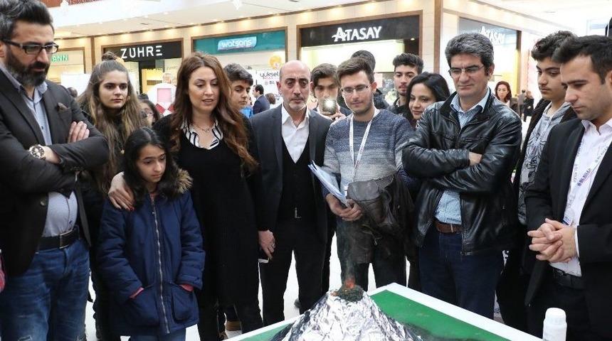 Diyarbakır&rsquo;da &Ouml;ğrenciler H&uuml;nerlerini Sergiledi