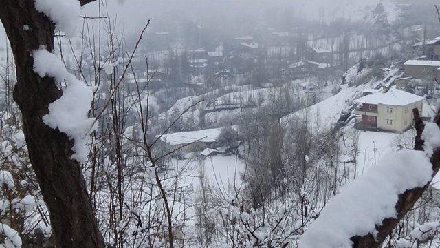 Hakkari’de 112 Yerleşim Yerinin Yolu Kapandı