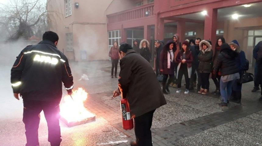 &Ouml;ğretmen Ve İdarecilere Y&ouml;nelik Yangın Tatbikatı