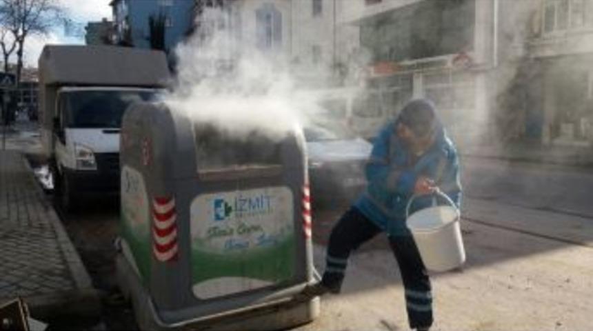 İzmit&rsquo;ye Her Yıl 100 &Ccedil;&ouml;p Konteyneri Kullanılamaz Hale Getiriliyor