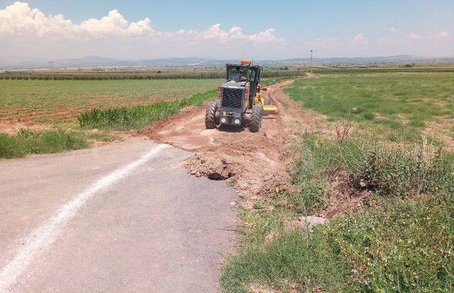 Saruhanlı Belediyesi Arazi Yollarını Düzenliyor