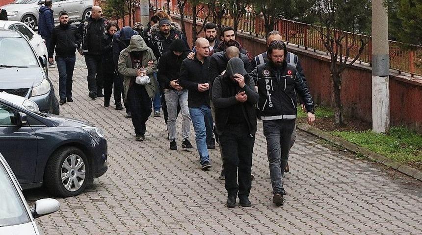 Karab&uuml;k Merkezli Uyuşturucu Operasyonunda 8 Kişi Adliyeye Sevk Edildi