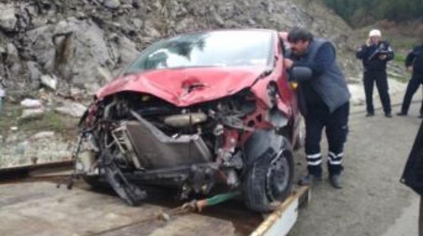 Otomobil Takla Attı; 2 Yaralı