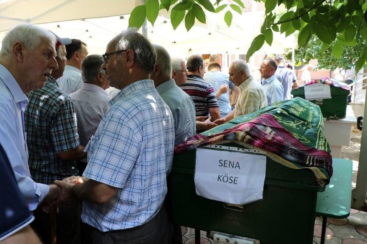 Gen&ccedil; Kızların Cenazesinde G&ouml;zyaşları Sel Oldu Aktı