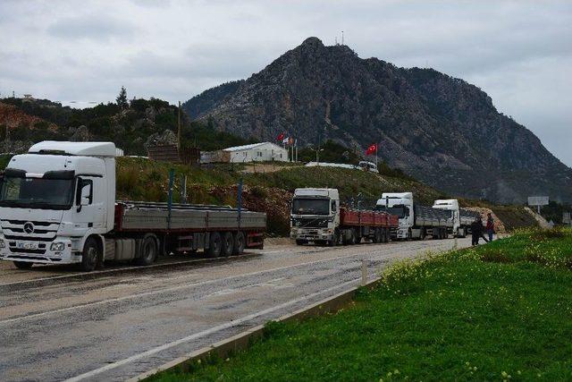 Antalya-kumluca Yolunda Heyelan Devam Ediyor