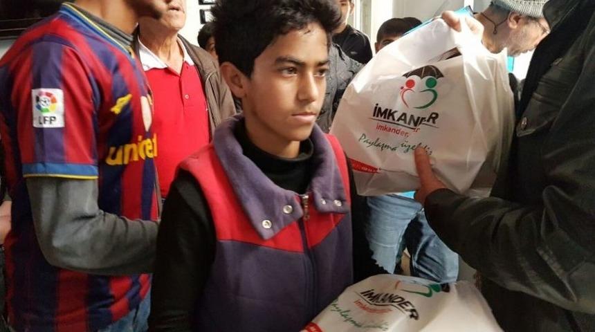 Suriyeli Yetimlere Yardımlar S&uuml;r&uuml;yor