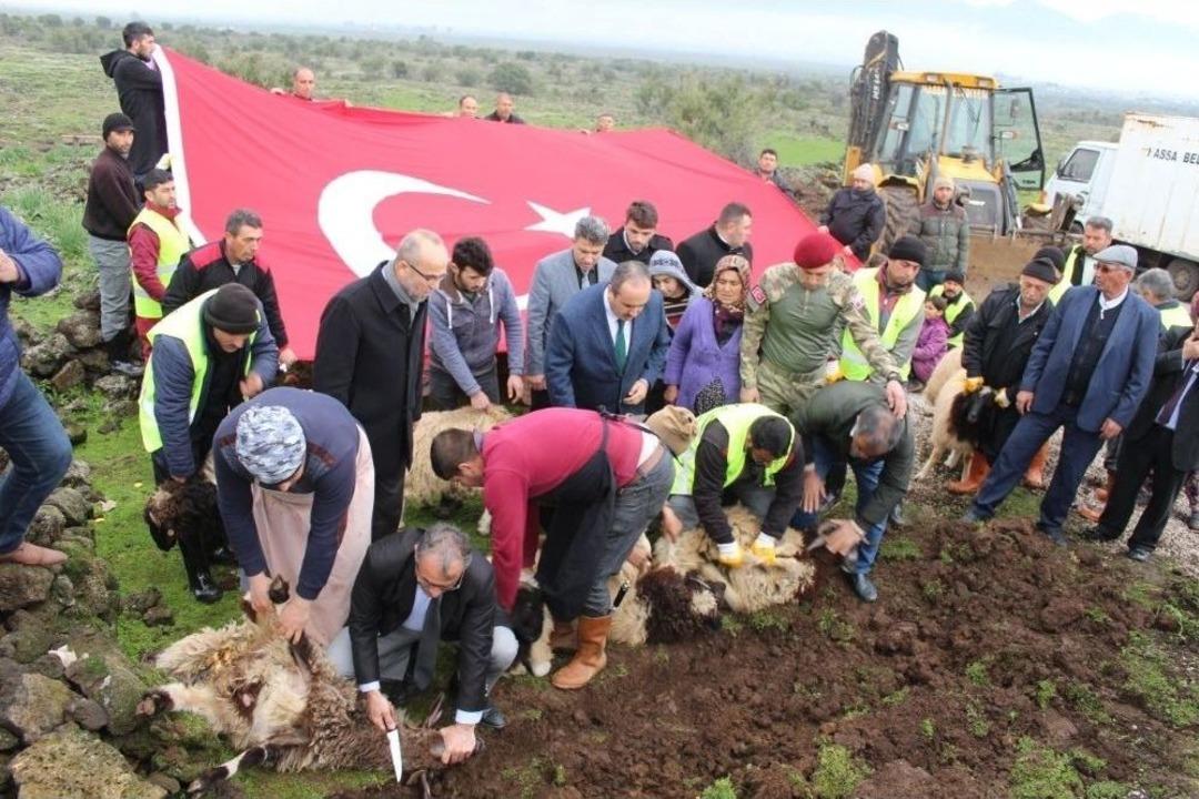 Şehit Ailelerinden Mehmet&ccedil;iğe Destek