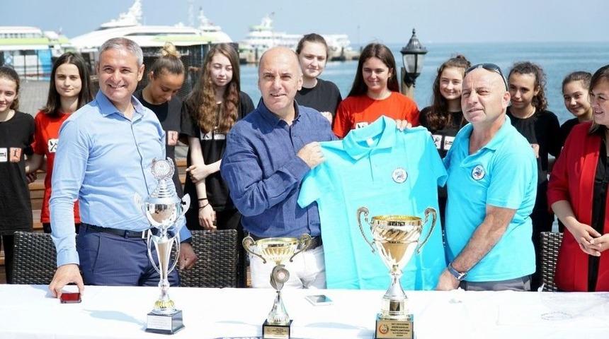 Şampiyonlara Ak Parti&rsquo;den Kahvaltılı Kutlama