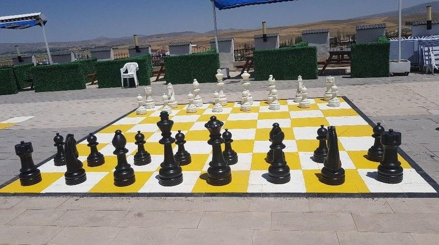 Altınyayla’da Açık Hava Satranç Parkı