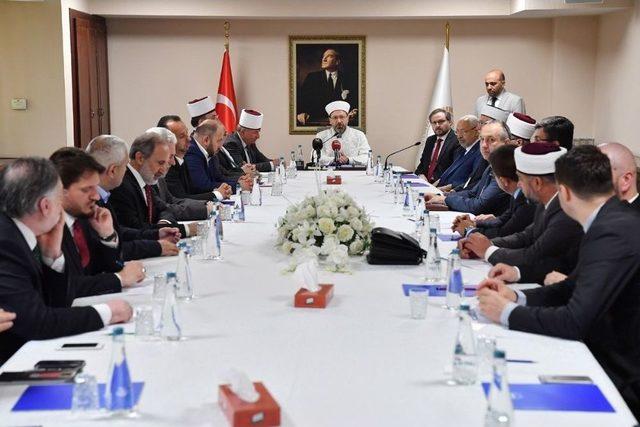 Diyanet İşleri Başkanı Erbaş: "m&uuml;sl&uuml;manlar Par&ccedil;alanmışlığın Acısını Yaşıyor" 1