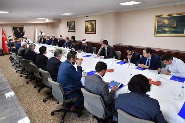 Diyanet İşleri Başkanı Erbaş: "m&uuml;sl&uuml;manlar Par&ccedil;alanmışlığın Acısını Yaşıyor" 2